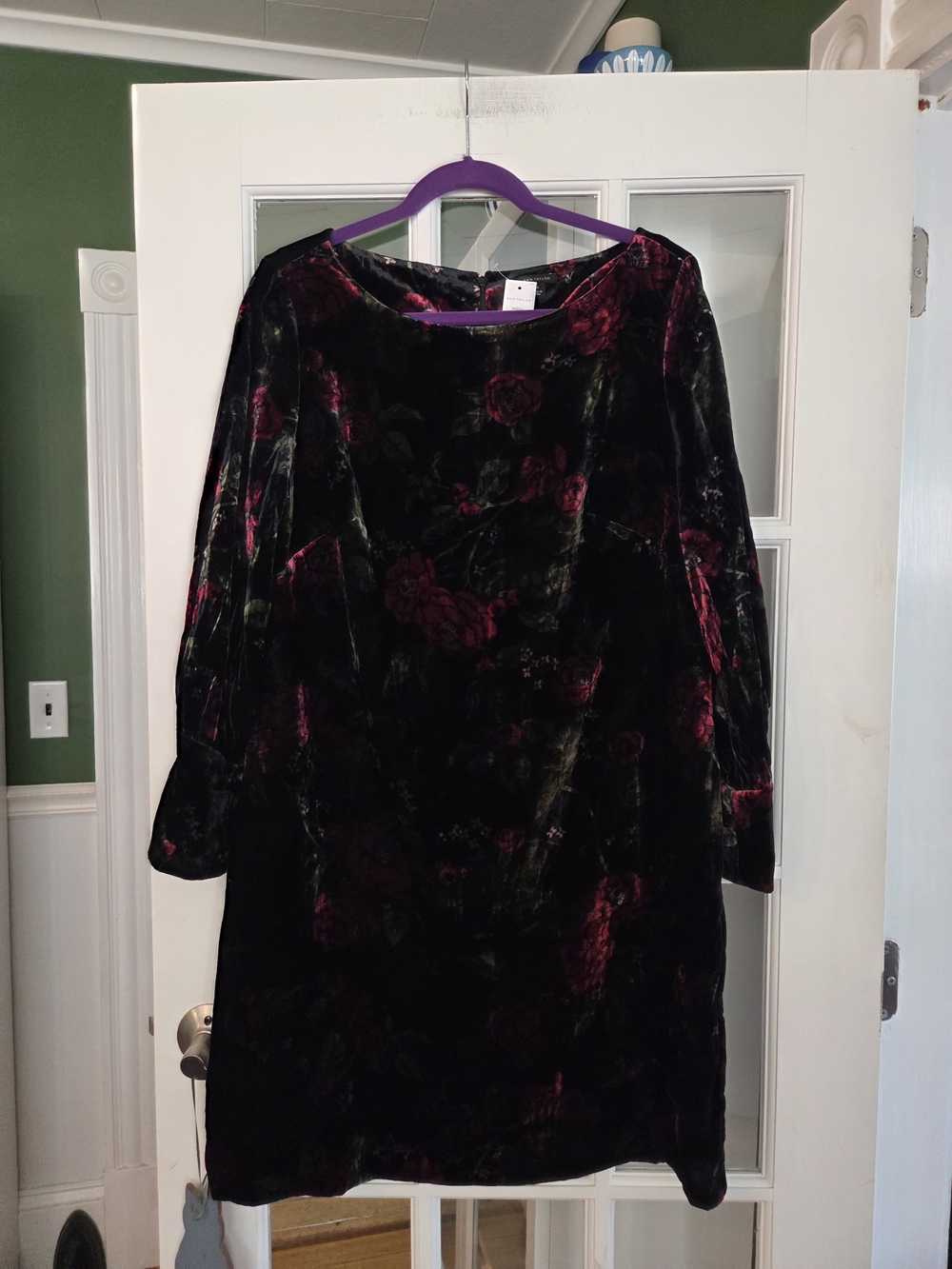Ann Taylor Black Velvet Floral Long-Sleeve Shift Dress - Size 14 - Picture 5 of 12